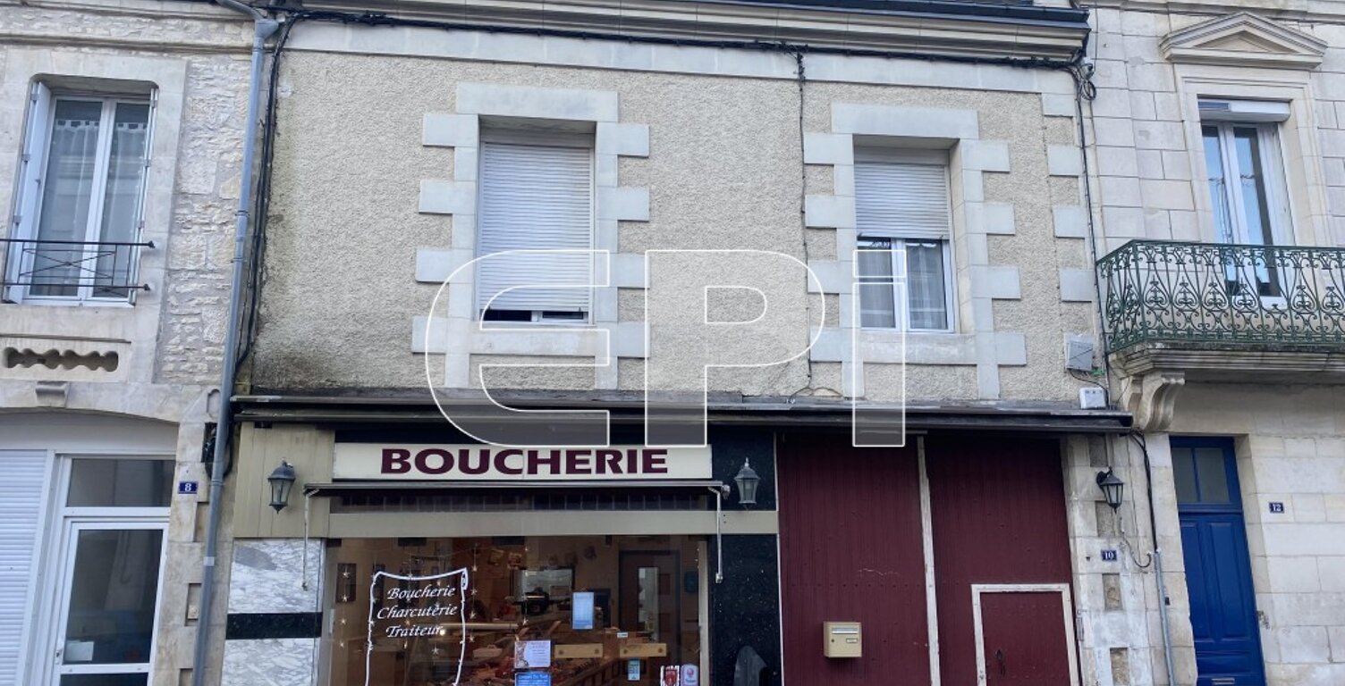 Réf:8021 Neuville de Poitou, Immeuble comprenant au rdc, un loc — photo 1