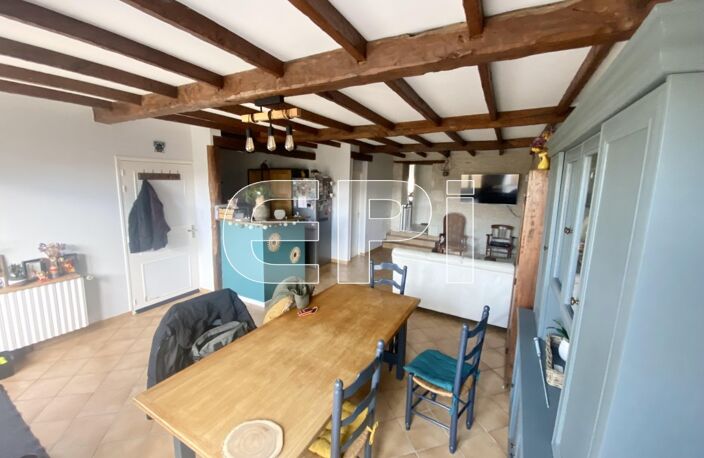 Réf:8021 Neuville de Poitou, Immeuble comprenant au rdc, un loc — photo 2