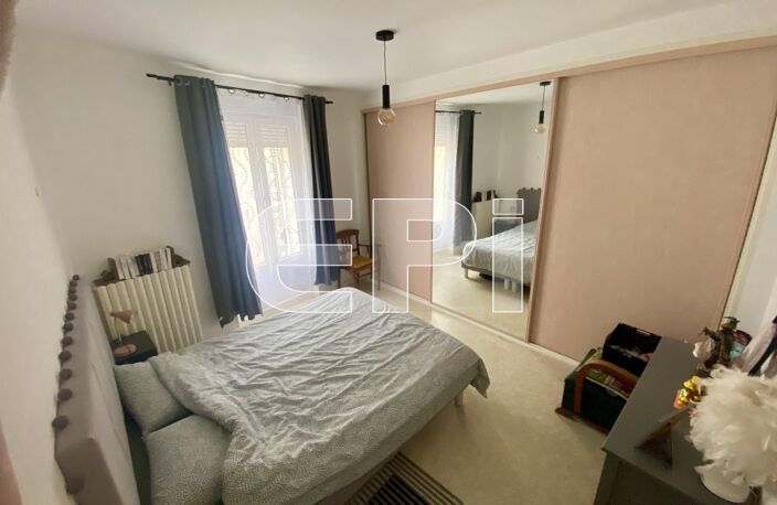 Réf:8021 Neuville de Poitou, Immeuble comprenant au rdc, un loc — photo 4