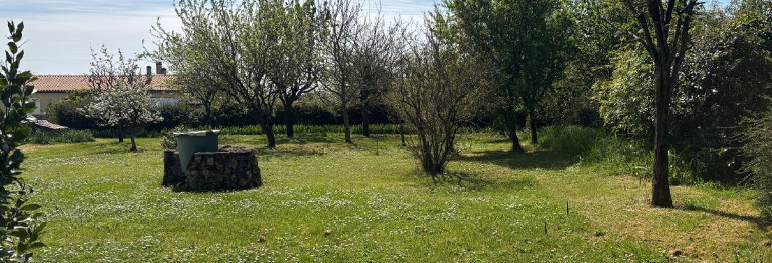 Terrain  877 m² à vendre à Beaugeay (17620)