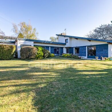 Maison 9 pièces 604200 €