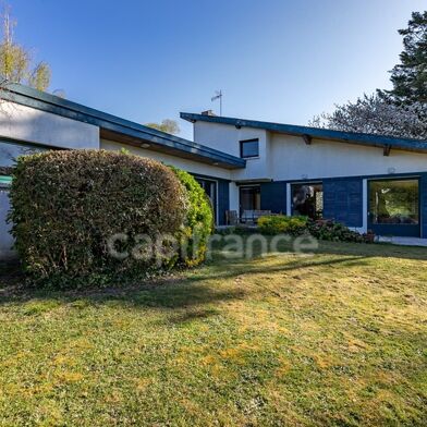 Maison 9 pièces 604200 €