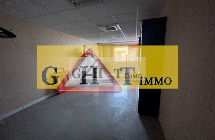 BUREAUX CLOISONNES DE 76 M² A LOUER À NEUILLY S/ MARNE — photo 2