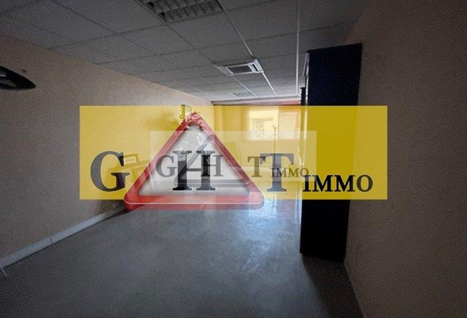 BUREAUX CLOISONNES DE 40 M² A LOUER À NEUILLY S/ MARNE — photo 1
