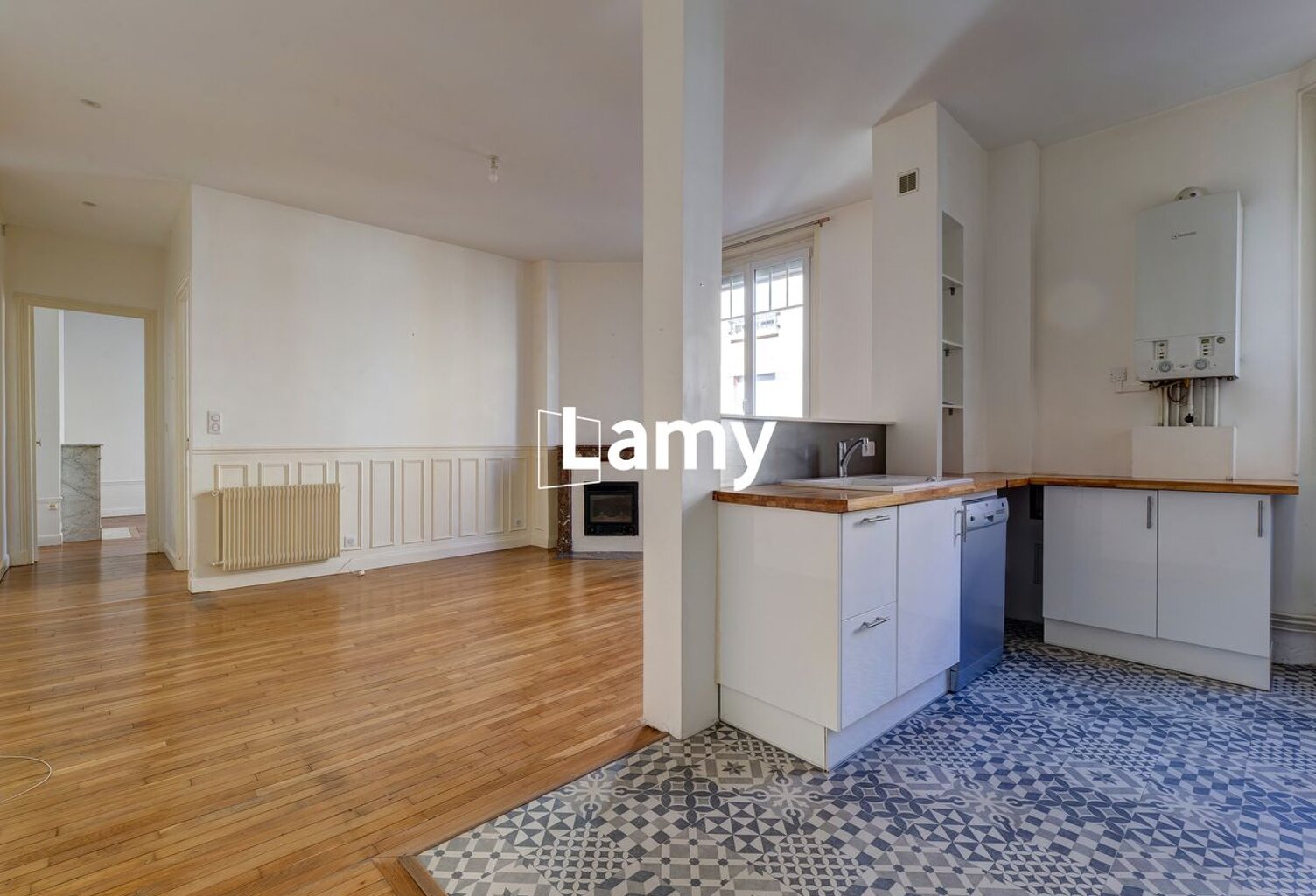  Appartement + annexes — photo 1