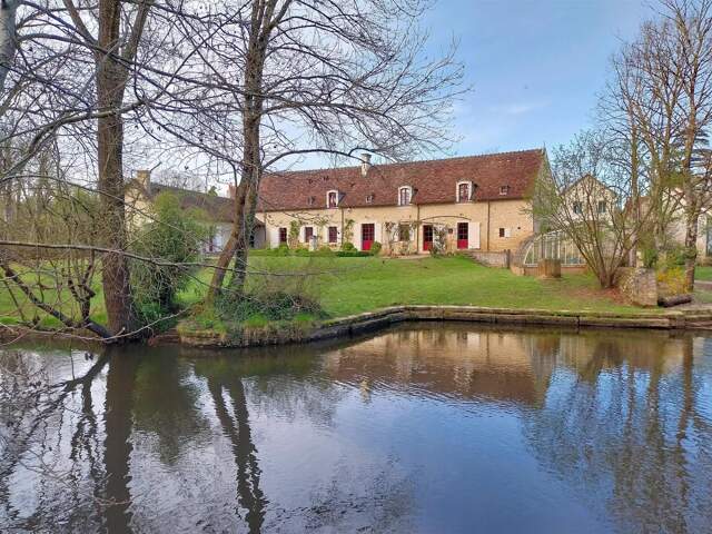 Propriété avec 2 moulins à vendre proche Saint Savin 86 — photo du bien