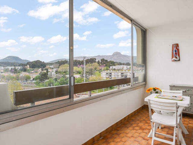 SPACIEUX APPARTEMENT T3 + GARAGE AUBAGNE HYPER CENTRE — photo du bien