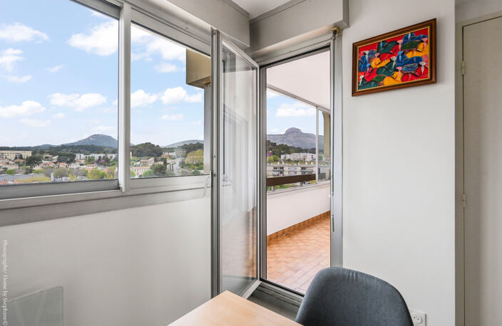 SPACIEUX APPARTEMENT T3 + GARAGE AUBAGNE HYPER CENTRE — photo 4