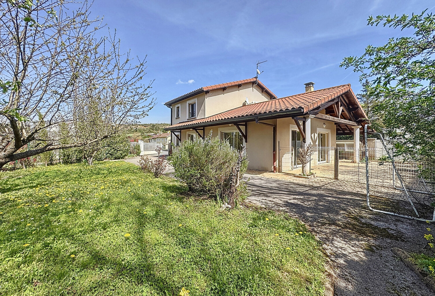 À LOUER   Maison meublée 128 m2   Belmont d'Azergues (69380) — photo 1