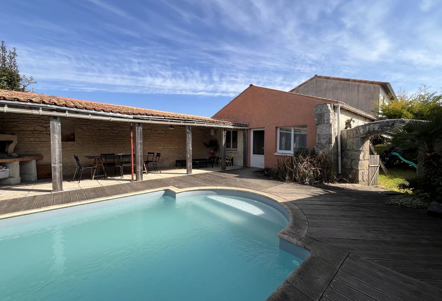 Maison plain-pied - SAINT MÉDARD D'AUNIS — photo 1