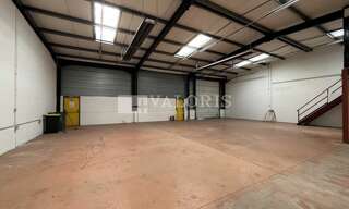 Commerce  420 m² à louer à Vaulx-en-Velin (69120)