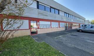 Commerce  718 m² à louer à Vaulx-en-Velin (69120)