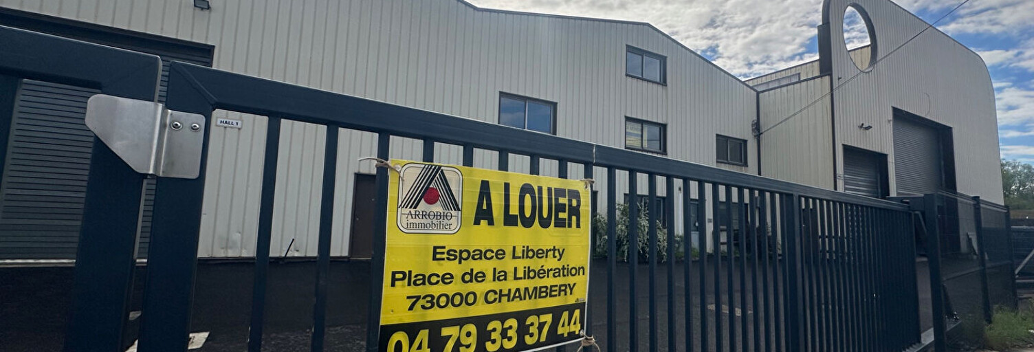 Local industriel  740 m² à louer à Saint-Baldoph (73190)