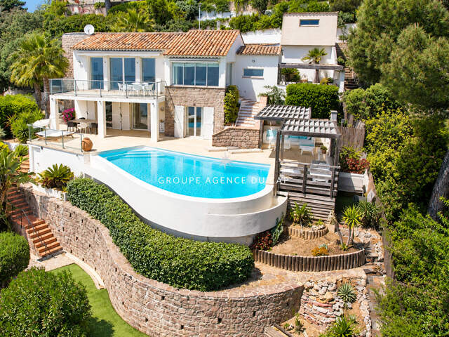 À VENDRE VILLA DE CHARME 5 PIÈCES 150M² 3 CHAMBRES PISCINE 3 GARAGES BOULODROME — photo du bien