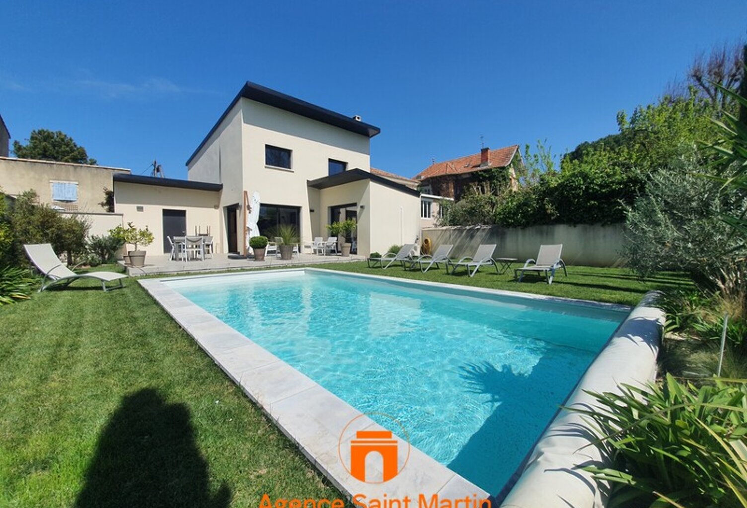 Villa — photo 1