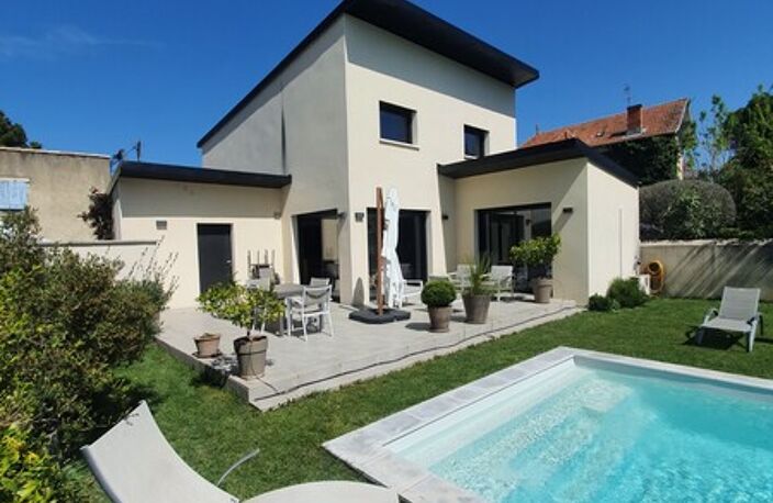 Villa — photo 2