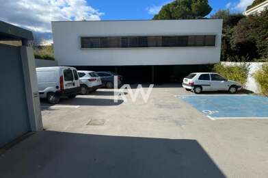 Bureau 17 pièces 787000 €