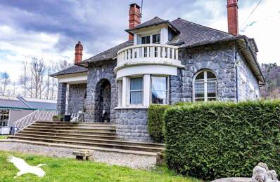 Maison en pierre de 8 pièces principales — photo du bien