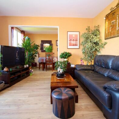 Appartement 6 pièces 240000 €