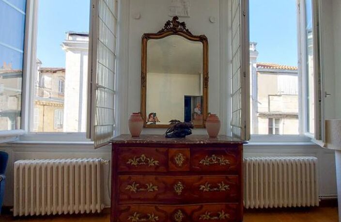 Appartement rénové à vendre – Hyper centre historique La Rochelle – 100 m², 2 chambres, proche Vieux Port — photo 3