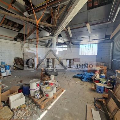 Commerce  915000 €