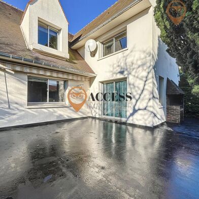 Maison 8 pièces 686400 €