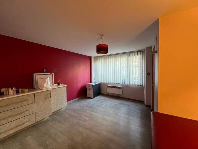 À VENDRE – RUMILLY CENTRE (74150) - LOCAL AVEC POTENTIEL DE TRANSFORMATION EN LOGEMENT — photo du bien