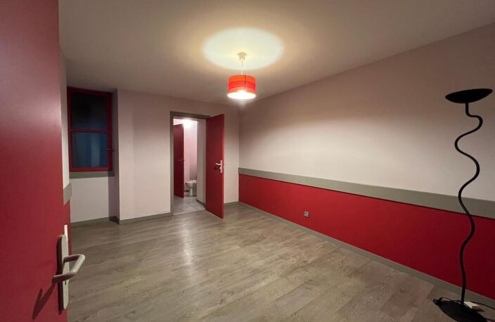 À VENDRE – RUMILLY CENTRE (74150) - LOCAL AVEC POTENTIEL DE TRANSFORMATION EN LOGEMENT — photo 4