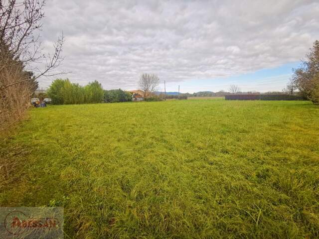 Terrain constructible — photo du bien