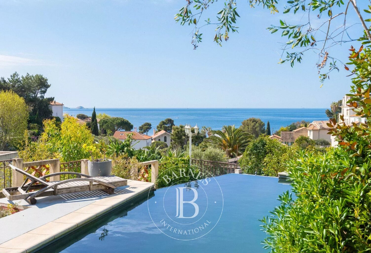 VENTE - MARSEILLE - 13007 - BOMPARD - MAISON - 210 M² - VUE MER — photo 1