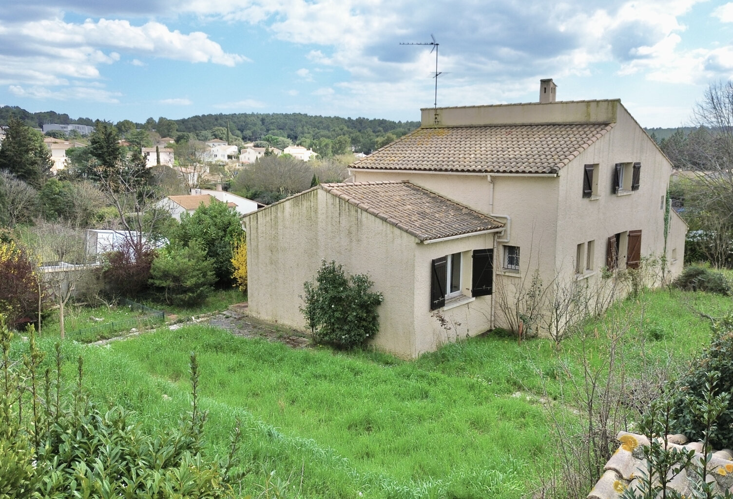 Maison T6 de 158m2 sur une parcelle dominante de 945m2 — photo 1