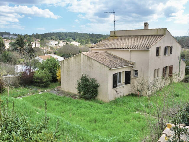 Maison T6 de 158m2 sur une parcelle dominante de 945m2 — photo du bien