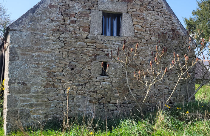 Jolie bergerie en pierre à rénover, sur terrain clos et plat — photo 2
