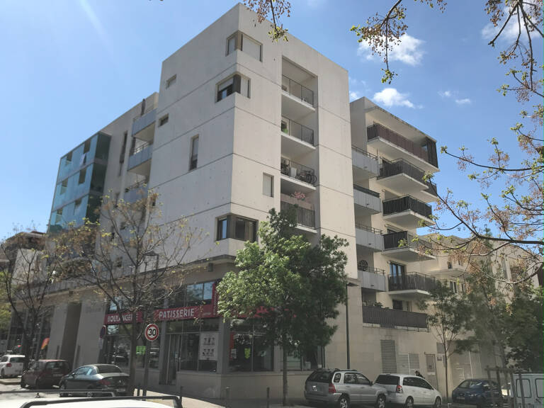 STUDIO MEUBLE 24M2 + PARKING - 640EUR CC - QUARTIER OVALIE — photo 1
