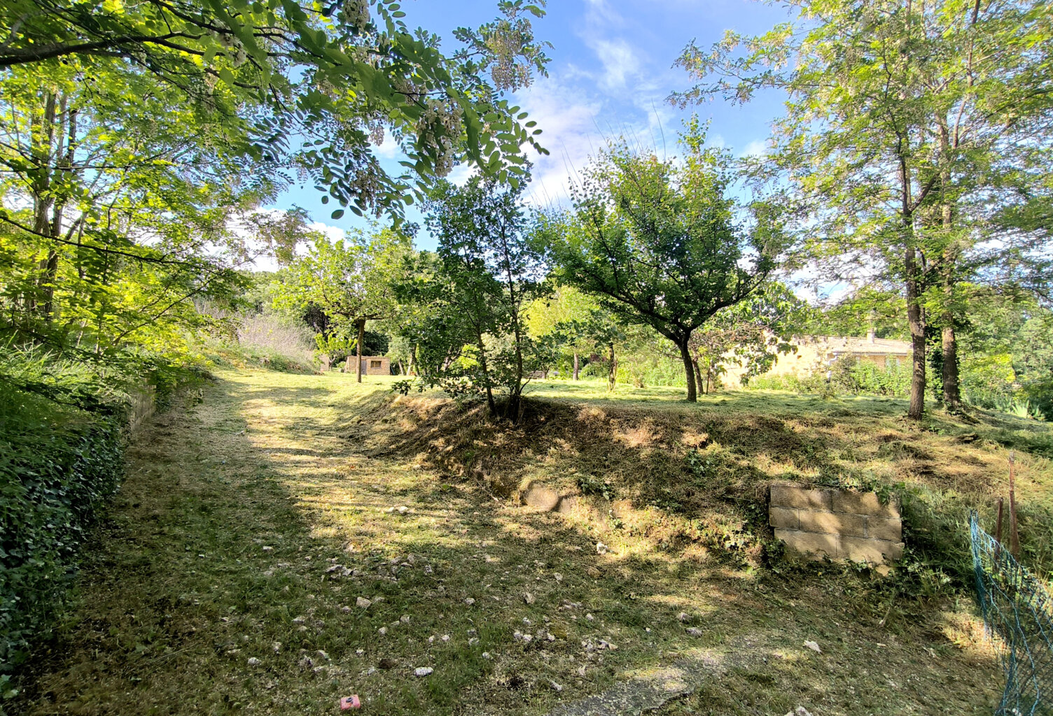 A 12 mn au nord d'Uzès 2 Beaux terrains à bâtir éligible au — photo 1