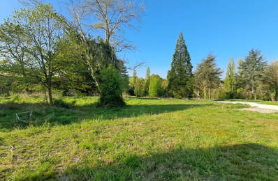 Terrain viabilisé de 825 m2 idéalement placé. — photo du bien
