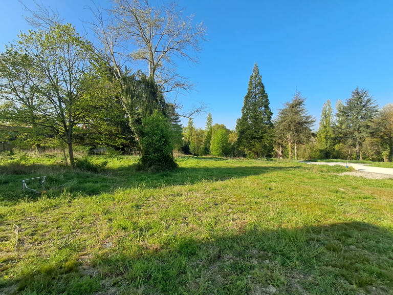 Terrain viabilisé de 825 m2 idéalement placé. — photo 1