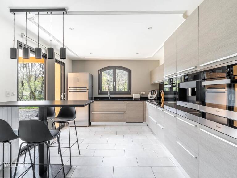 Maison de plain pied de 140 m²  sur 3000 m² de terrain avec atelier indépendant — photo 1