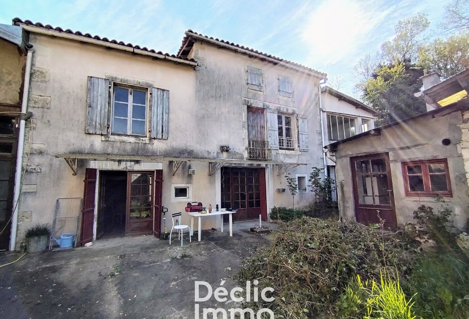 Maison 171 m² à finir de rénover avec un appartement de 66 m2 à Verteuil-en-Charente — photo 1