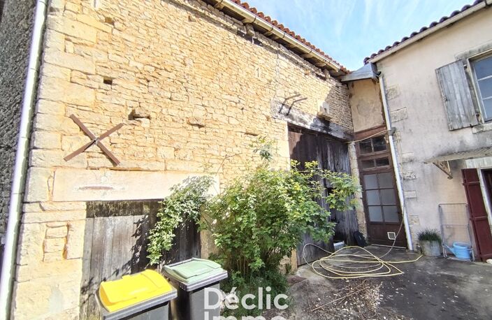 Maison 171 m² à finir de rénover avec un appartement de 66 m2 à Verteuil-en-Charente — photo 2