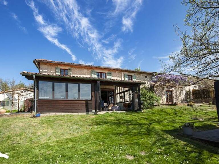Maison en pierre de 9 pièces principales — photo 1