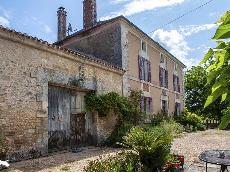 Maison en pierre de 9 pièces principales — photo 1