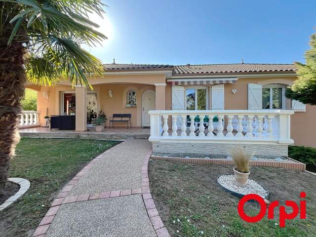 QUARTIER PRISÉ Bellerive-sur-Allier 252 m2, 4 chambres-Garage 90 m2-PANNEAUX SOLAIRE — photo du bien