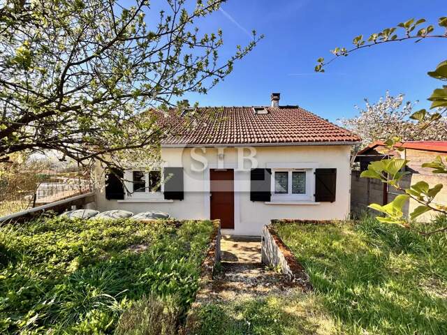 Maison avec garage 3/4 pièces — photo du bien
