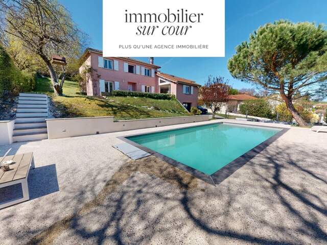 Belle villa avec piscine et terrain clos et arboré — photo du bien