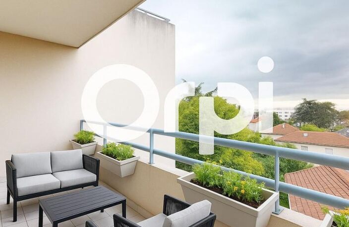NOUVEAU PRIX – BRON CENTRE – T5 DE 111 M² – BALCON-TERRASSE PLEIN SUD — photo 2