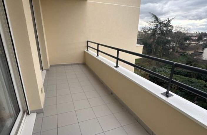 NOUVEAU PRIX – BRON CENTRE – T5 DE 111 M² – BALCON-TERRASSE PLEIN SUD — photo 3