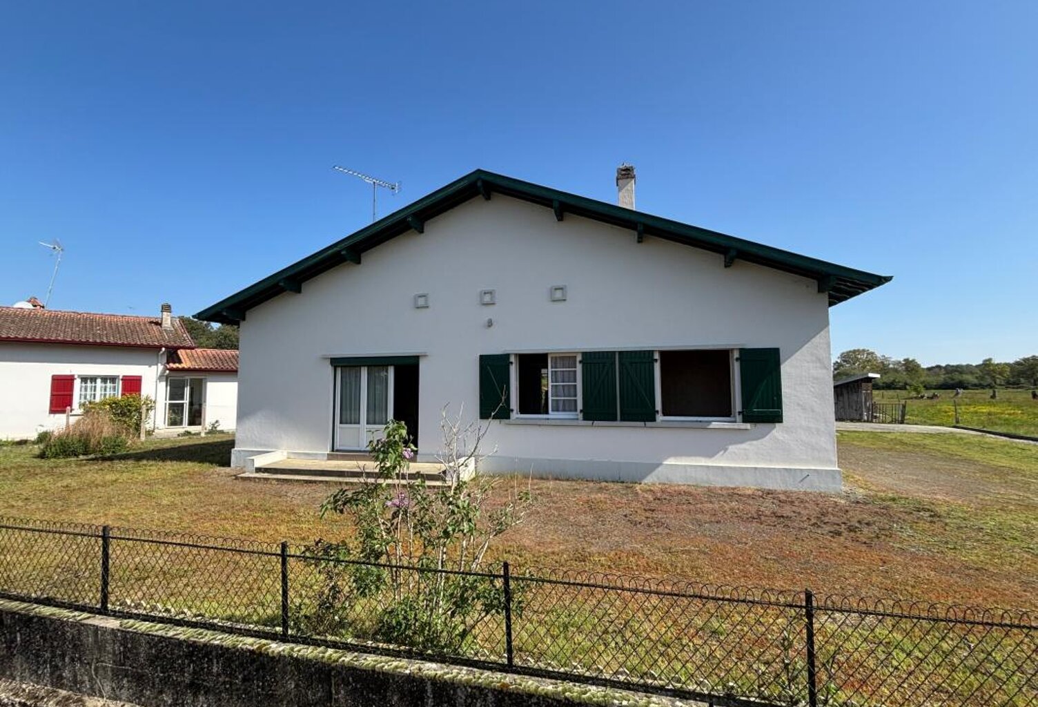 NARROSSE – MAISON 4 CHAMBRES – TERRAIN DE PLUS DE 3 000 M² – DÉPENDANCE – FORT POTENTIEL — photo 1