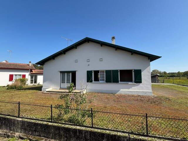 NARROSSE – MAISON 4 CHAMBRES – TERRAIN DE PLUS DE 3 000 M² – DÉPENDANCE – FORT POTENTIEL — photo du bien