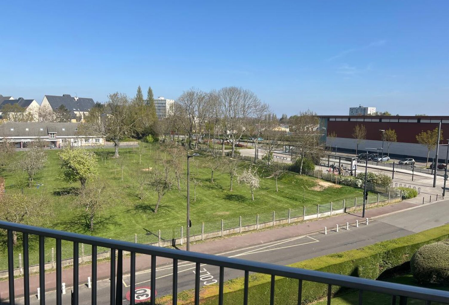 Appartement lumineux de 79m² À Vendre — photo 1
